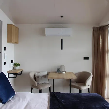 Lodge 'slapen Aan Het Ven' Met Jacuzzi - Ontbijt - Minibar - Privétuin - Waanzinnig Uitzicht - Beschermd Natuurgebied - Niet Roken *