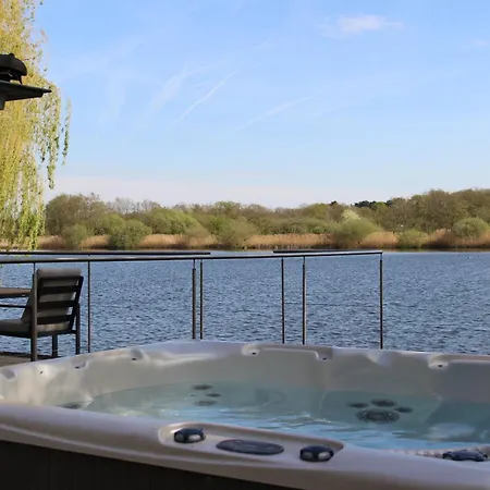 'slapen Aan Het Ven' Met Jacuzzi - Ontbijt - Minibar - Privétuin - Waanzinnig Uitzicht - Beschermd Natuurgebied - Niet Roken Wijchen