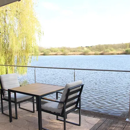 'slapen Aan Het Ven' Met Jacuzzi - Ontbijt - Minibar - Privétuin - Waanzinnig Uitzicht - Beschermd Natuurgebied - Niet Roken Lodge Wijchen