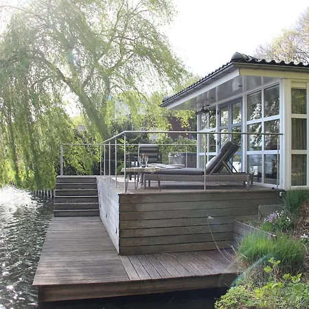 'slapen Aan Het Ven' Met Jacuzzi - Ontbijt - Minibar - Privetuin - Waanzinnig Uitzicht - Beschermd Natuurgebied - Niet Roken Lodge Wijchen