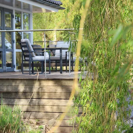 'slapen Aan Het Ven' Met Jacuzzi - Ontbijt - Minibar - Privétuin - Waanzinnig Uitzicht - Beschermd Natuurgebied - Niet Roken Lodge Wijchen