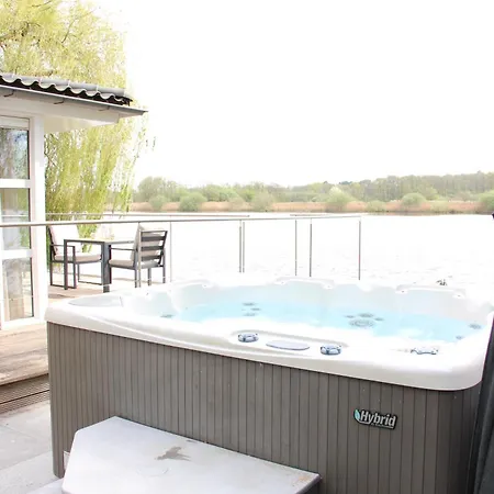 'slapen Aan Het Ven' Met Jacuzzi - Ontbijt - Minibar - Privetuin - Waanzinnig Uitzicht - Beschermd Natuurgebied - Niet Roken Lodge *