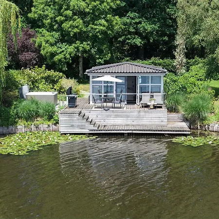 Lodge 'slapen Aan Het Ven' Met Jacuzzi - Ontbijt - Minibar - Privétuin - Waanzinnig Uitzicht - Beschermd Natuurgebied - Niet Roken Wijchen